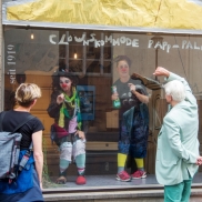 Clownskommode in der Braubachstraße