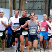 Finale der Firmenlauf-Serie erstmals am Main