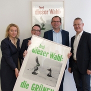 Schenkung eines Wahlplakat-Kunstwerks