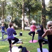 Yoga im Liebieghaus Garten