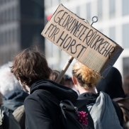 Bundestag stimmt für Migrationspaket