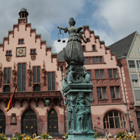 Weniger Geburten und Hochzeiten in Frankfurt